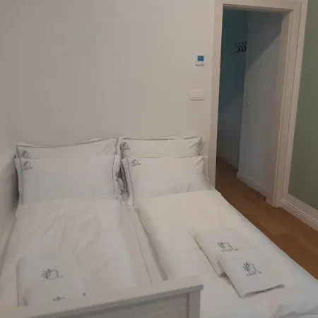 Lazy Goose Charming Bovec