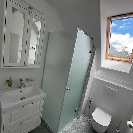 Lazy Goose Charming Bovec