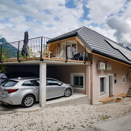 Lazy Goose Charming * Bovec