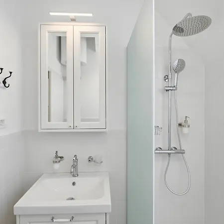 Lazy Goose Charming Apartment