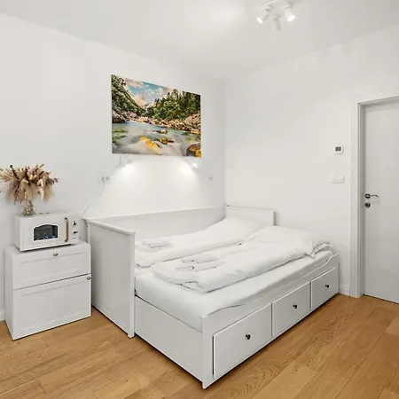 Lazy Goose Charming Apartment