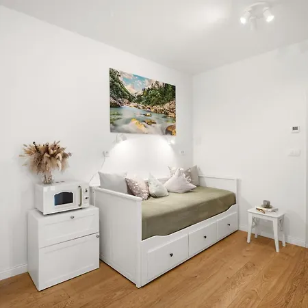 Lazy Goose Charming Apartment