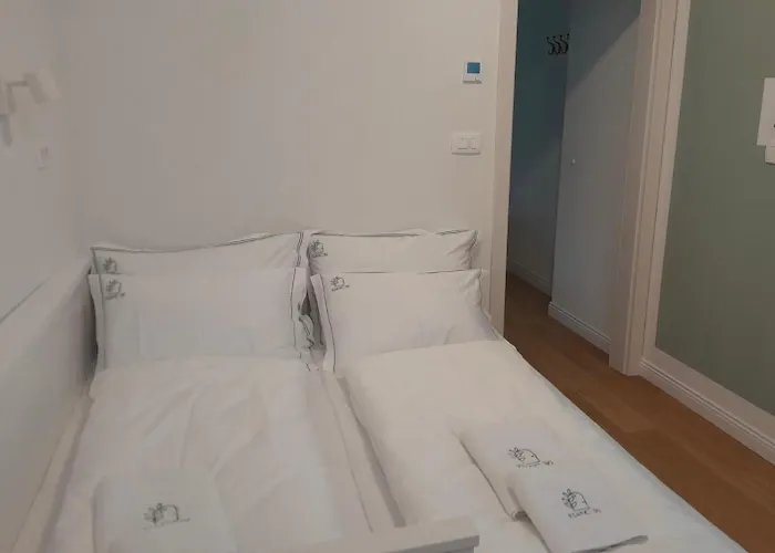 Lazy Goose Charming Bovec