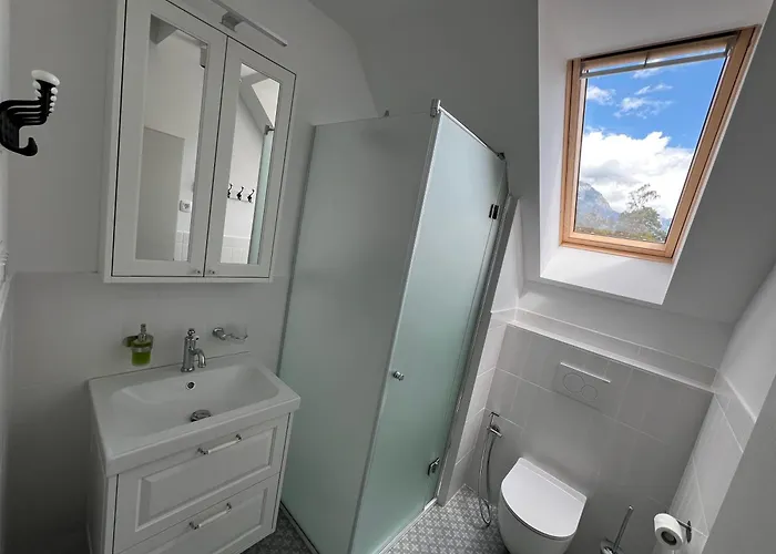 Lazy Goose Charming Bovec