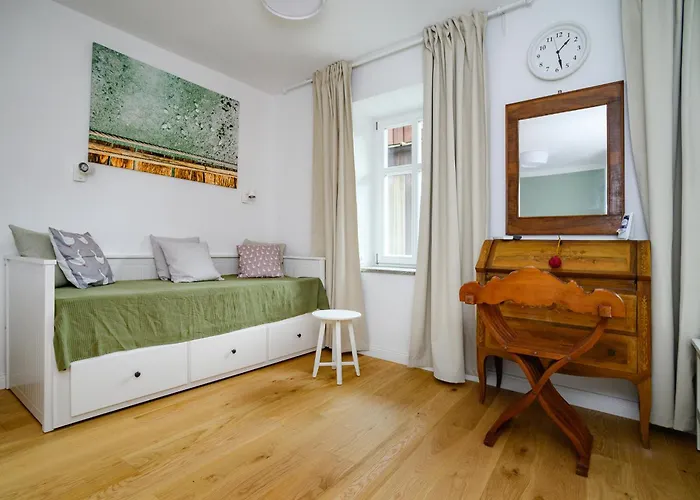 Lazy Goose Charming Bovec